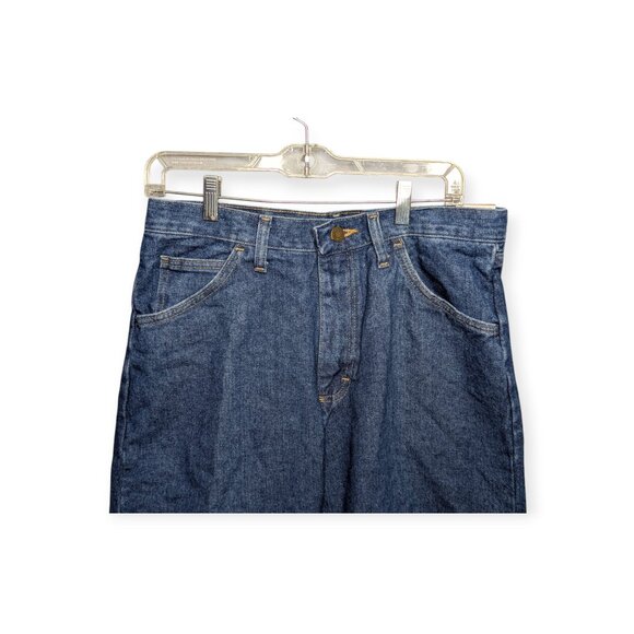 NWT Wrangler Relaxed Fit Men's Shorts Size 32 Sits at Natural Waist Hits Knees - Picture 2 of 16